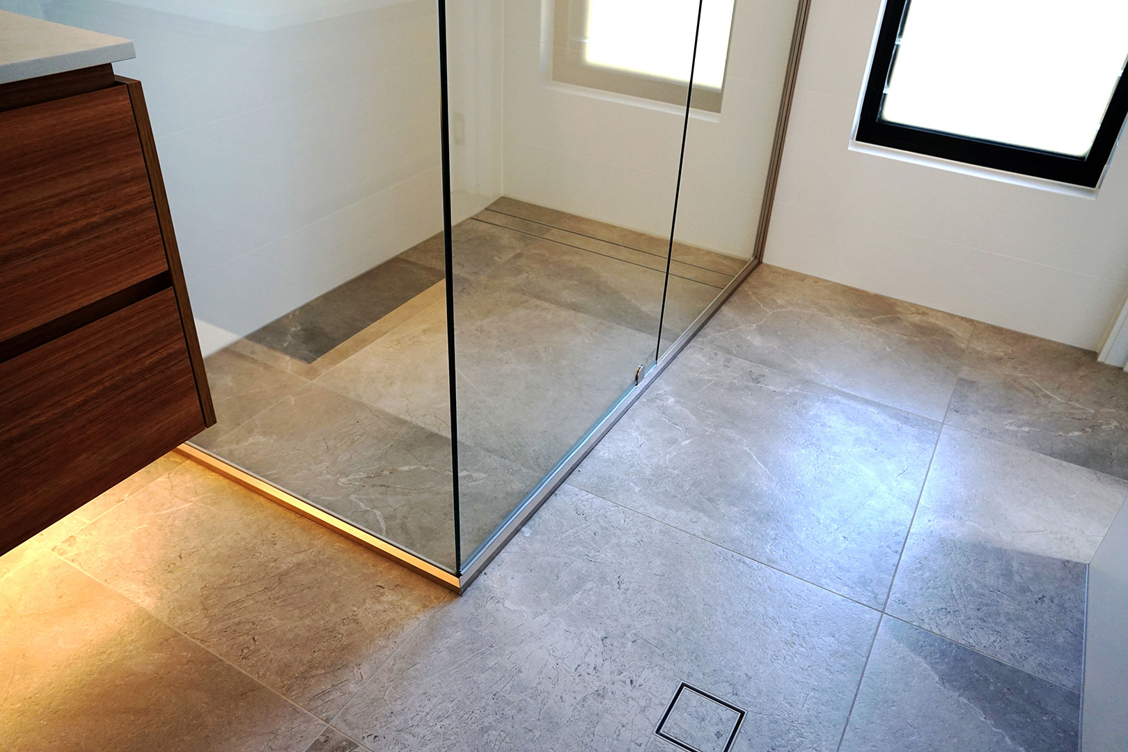 floor view of semi-frameless shower screen