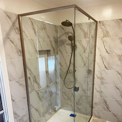 semi-framed front and return shower screen