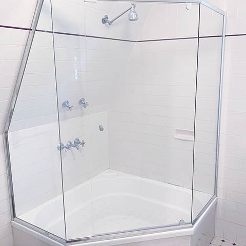 unique configuration semi-frameless shower screen